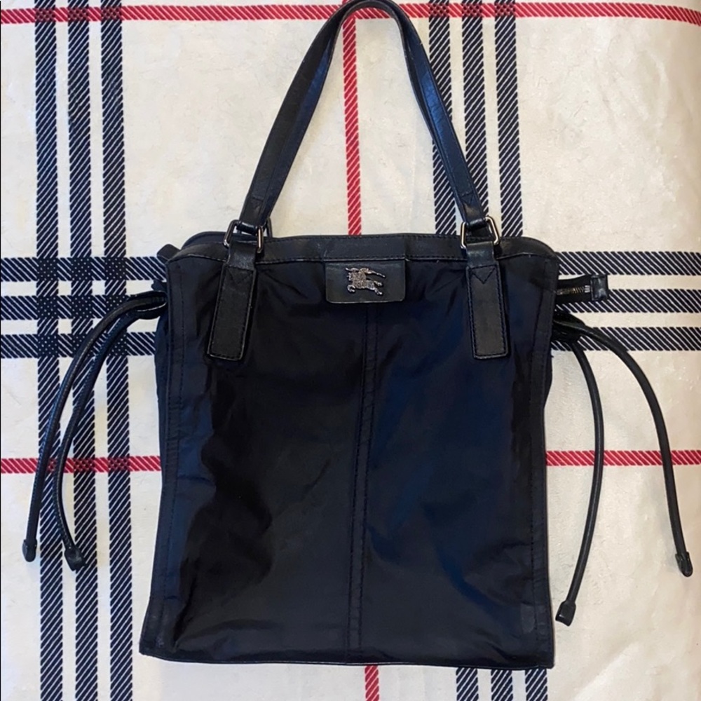 - Burberry NovaCheck Buckleigh Tote bag